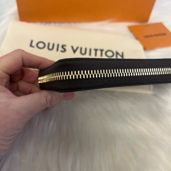 Louis Vuitton Zippy Wallet NWT - Picture 13 of 16